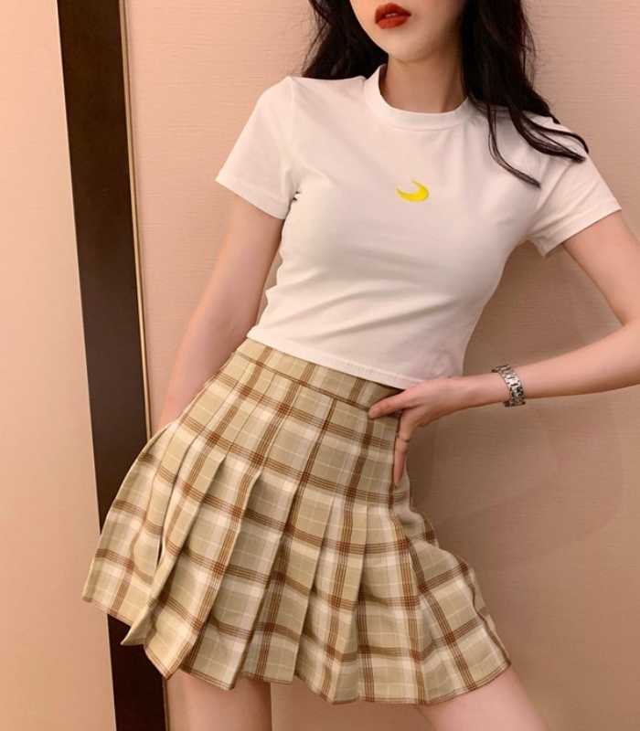 Áo crop top mix Fly88com code khuyến mãi chữ A kẻ tạo nên set đồ đẹp cho nữ lùn đi chơi, dạo phố