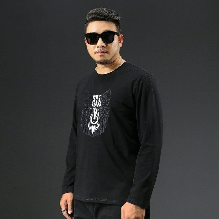 Áo thun dài tay nam mùa đông mix cùng quần đen tạo nên phong cách cool ngầu