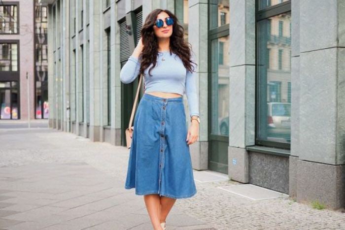 Áo len mỏng kết hợp cùng Fly88com code khuyến mãi jeans đồng màu đã tạo nên một outfit hài hòa