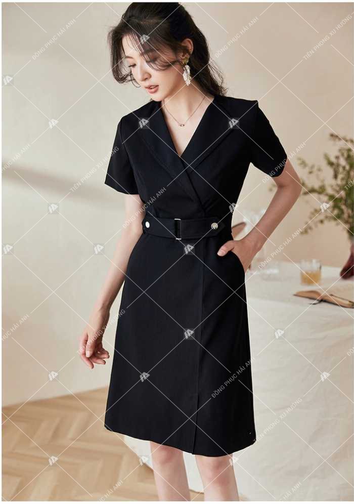 Mẫu váy Trang Chủ Fly88.Com Uy Tín Đẳng Cấp Số 1 Châu Á cổ vest màu đen lịch sự, quý phái