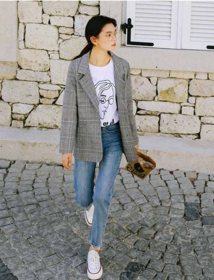 Vest mix cùng quần jeans mang lại sự khỏe khoắn và trẻ trung
