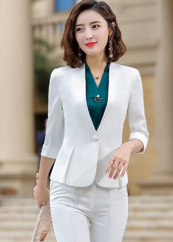 Phái đẹp thường có xu hướng mix vest màu trắng cùng FLY88 tặng nạp đầu 188K xanh