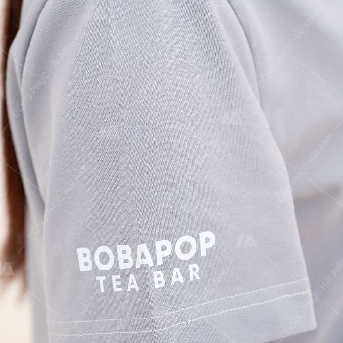 In logo, hình in decal ở vị trí ống tay Flyok.vip truy cập ngay