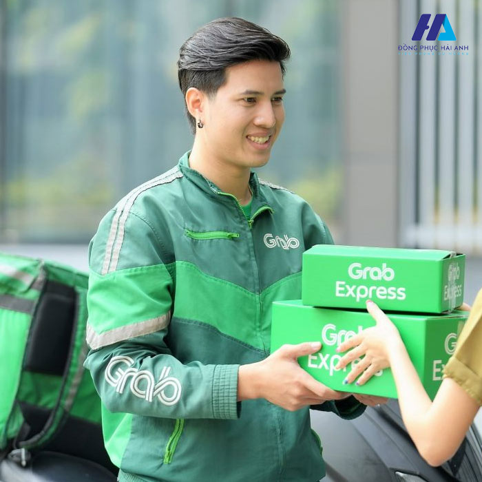 FLy88 quaytay.tv bóng đá áo khoác gió Grab ghi ấn tượng với tone màu xanh lá độc đáo 