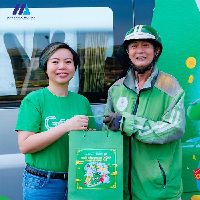 Năng động và thoải mái với mẫu Fly88 com giải trí trực tuyến cổ tròn Grab 