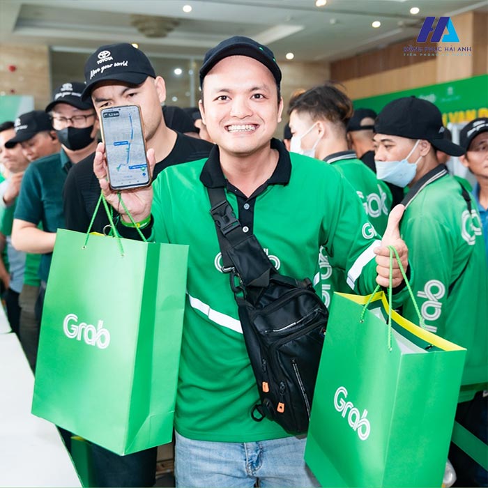 Mẫu Fly88 com giải trí trực tuyến dài tay của nhân viên Grab 