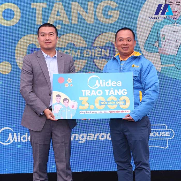 FLy88 quaytay.tv bóng đá áo khoác gió của nhân viên Siêu thị Điện Máy Xanh