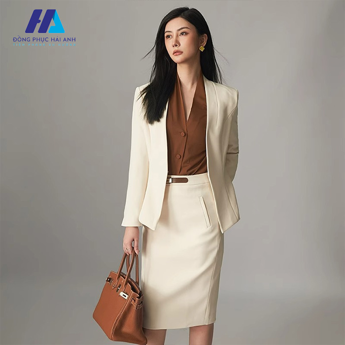 Chân váy Trang Chủ Fly88.Com Uy Tín Đẳng Cấp Số 1 Châu Á dài qua gối tạo hình ảnh chuyên nghiệp và lịch sự 