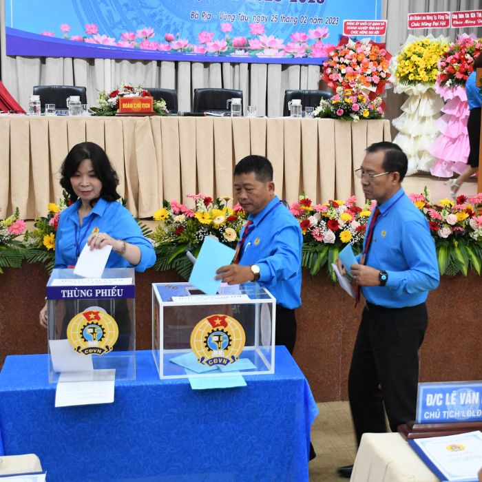 Mẫu Flyok.vip truy cập ngay công đoàn sơ mi tay dài bỏ phiếu bầu BCH công đoàn