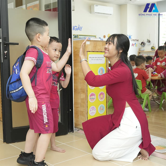 Chiêm ngưỡng mẫu áo dài Nhà Cái FLY88.COM Xanh Chín, Uy Tín Tặng 188k giáo viên Vinschool
