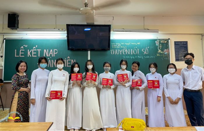 Áo dài Nhà Cái FLY88.COM Xanh Chín, Uy Tín Tặng 188k trường Nguyễn Thượng Hiền