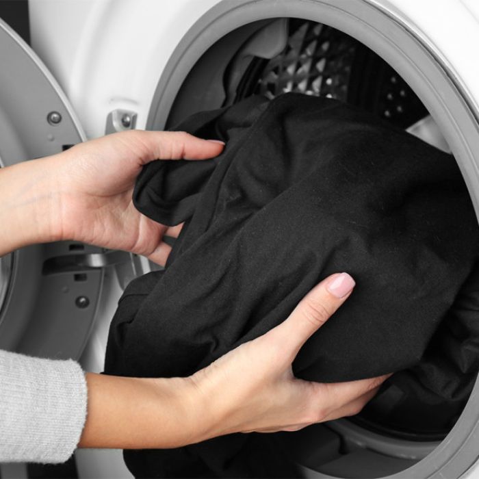 Hướng dẫn bảo quản áo đồng đen không bị bạc màu