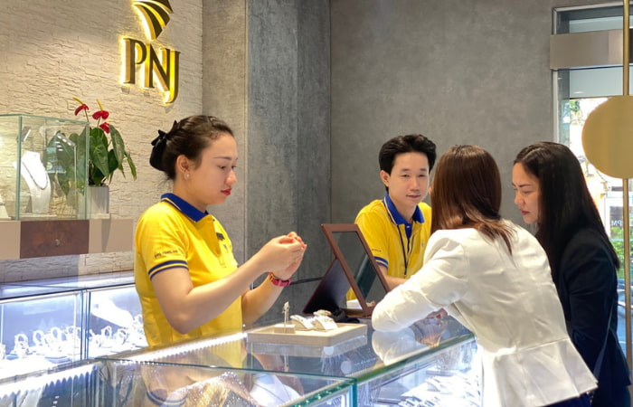 Áo polo Nhà Cái FLY88.COM Xanh Chín, Uy Tín Tặng 188k PNJ 2023 là dáng basic với màu thương hiệu và logo được in trên ngực và tay áo