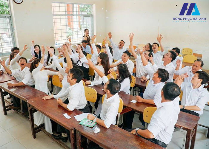 Áo sơ mi Nhà Cái FLY88.COM Xanh Chín, Uy Tín Tặng 188k họp lớp là một lựa chọn của nhiều buổi trở lại trường xưa