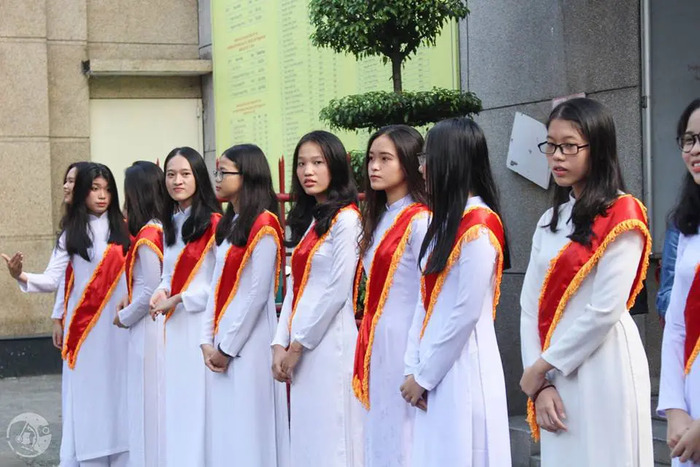 Trường Bùi Thị Xuân quy định học sinh nữ phải mặc áo dài trắng Nhà Cái FLY88.COM Xanh Chín, Uy Tín Tặng 188k vào thứ hai đầu tuần
