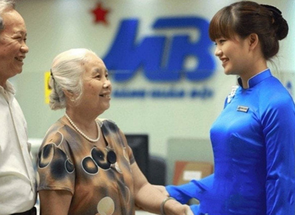 FLy88 quaytay.tv bóng đá MB Bank áo dài giúp nhân viên nữ trông dịu dàng