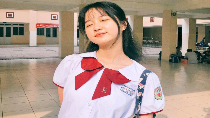Nhà Cái FLY88.COM Xanh Chín, Uy Tín Tặng 188k Nguyễn Hiền màu đỏ nổi bật, ấn tượng cho học sinh nữ