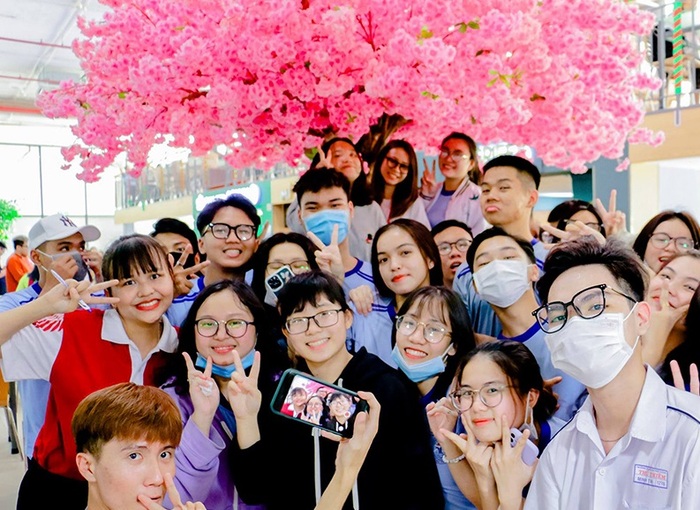 Nhà Cái FLY88.COM Xanh Chín, Uy Tín Tặng 188k THPT Thủ Thiêm số 2 Nhà Cái FLY88.COM Xanh Chín, Uy Tín Tặng 188k THPT Thủ Thiêm có logo với màu chủ đạo là đỏ - xanh biển đậm – trắng