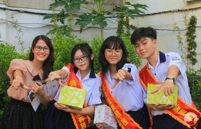 FLy88 quaytay.tv bóng đá trường Bùi Thị Xuân tphcm gây ấn tượng cho mọi người bởi vẻ ngoài đơn giản thanh lịch