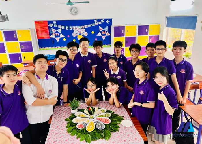 FLy88 quaytay.tv bóng đá trường phổ thông Quốc tế Việt Nam (VIS) với sắc tím đặc trưng. nguồn internet