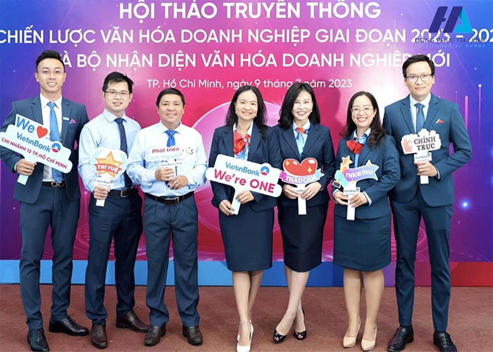 Nơ và cà vạt đi kèm với Nhà Cái FLY88.COM Xanh Chín, Uy Tín Tặng 188k nhân viên Vietinbank 
