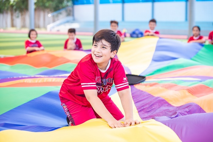 Nhà Cái FLY88.COM Xanh Chín, Uy Tín Tặng 188k thể dục Vinschool có tông màu xanh dương chủ đạo