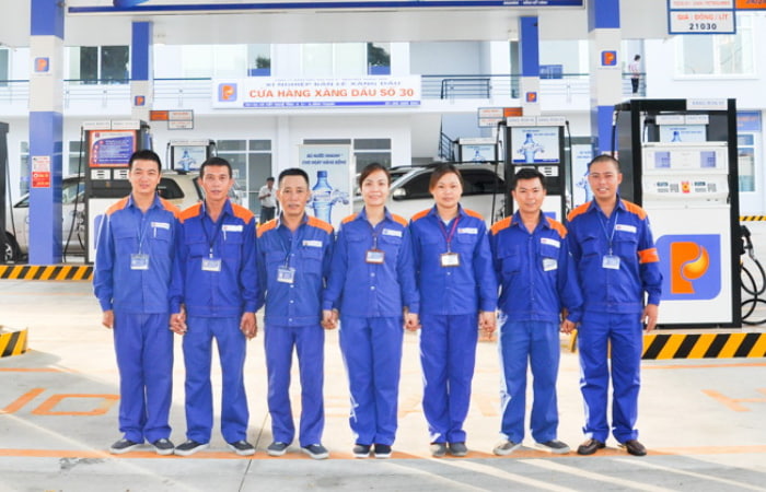 Quần áo Petrolimex với thiết kế xanh phối vai màu cam