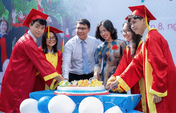Áo tốt nghiệp Nhà Cái FLY88.COM Xanh Chín, Uy Tín Tặng 188k THPT Võ Văn Kiệt