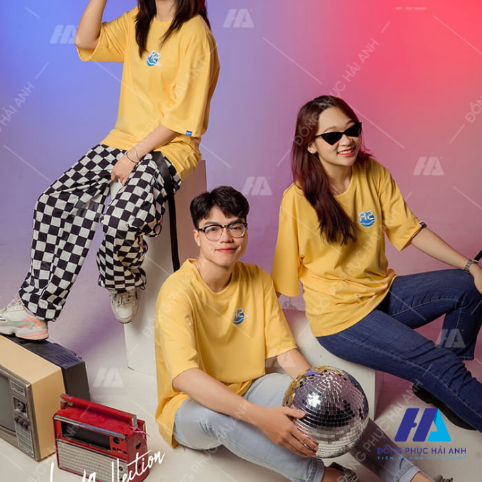 FLy88 quaytay.tv bóng đá áo lớp màu vàng cam thể hiện tinh thần trẻ trung, năng động