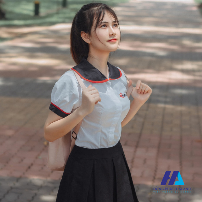 FLy88 quaytay.tv bóng đá IUH sử dụng các gam màu quen thuộc như đỏ, xanh, trắng và đen