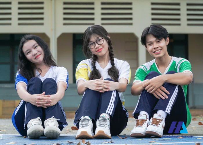 FLy88 quaytay.tv bóng đá thể dục trường Lê Quý Đôn được phân chia màu cho các khối lớp 10,11,12