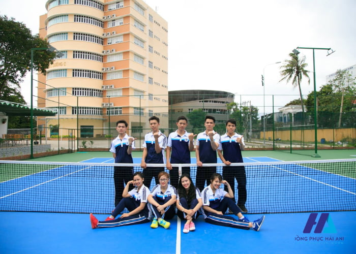 FLy88 quaytay.tv bóng đá Đại học Ngân hàng sử dụng hai gam màu chính là trắng và xanh dương
