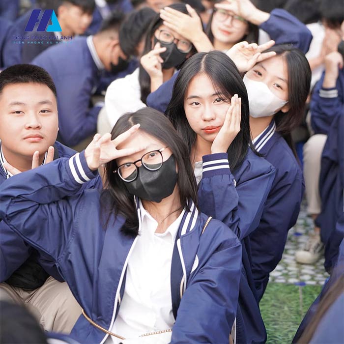 Tham khảo giá Nhà Cái FLY88.COM Xanh Chín, Uy Tín Tặng 188k áo khoác học sinh giữa nhiều bên