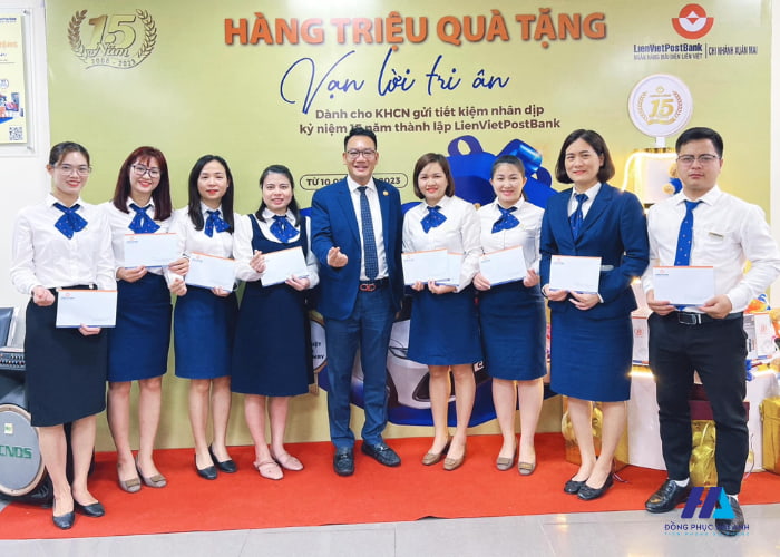 FLy88 quaytay.tv bóng đá Liên Việt Post Bank tiêu chuẩn đi kèm với nơ, cà vạt và bảng tên