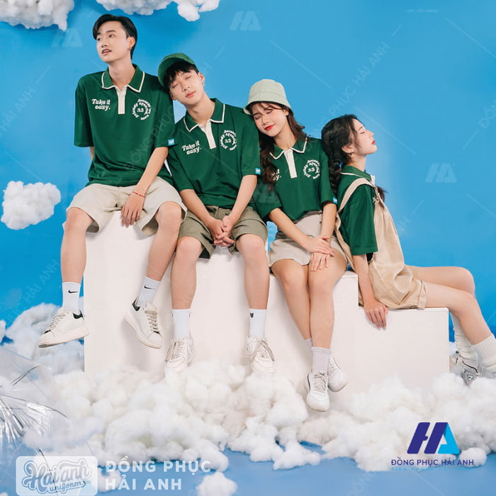 Áo lớp màu xanh lá cây