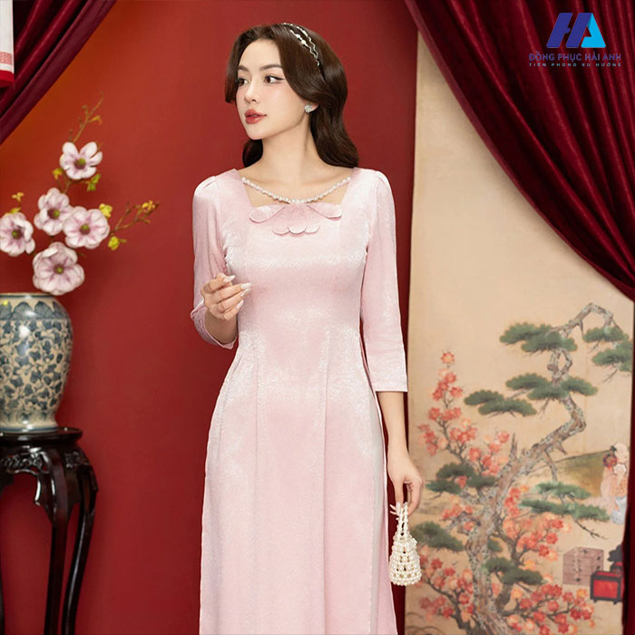 Áo dài Nhà Cái FLY88.COM Xanh Chín, Uy Tín Tặng 188k Tôn Đức Thắng nổi bật với tone màu hồng trẻ trung