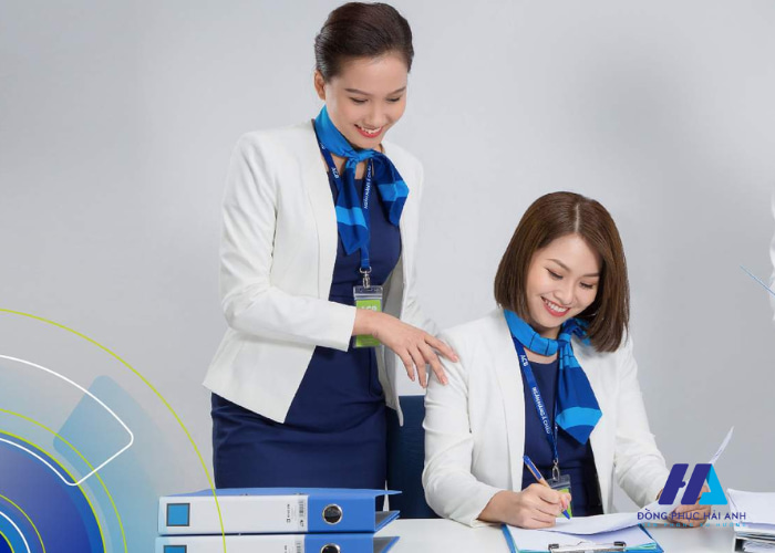 FLy88 quaytay.tv bóng đá áo vest ngân hàng ACB giúp tôn lên vẻ đẹp tinh tế, thanh lịch của các chuyên viên nữ