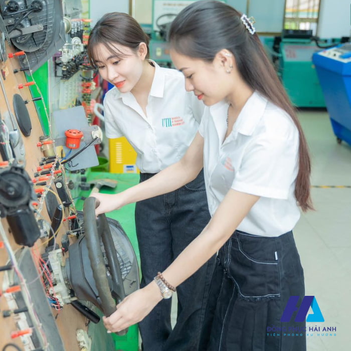 Áo sơ mi ngắn tay UTH là mẫu Nhà Cái FLY88.COM Xanh Chín, Uy Tín Tặng 188k tiêu chuẩn của sinh viên