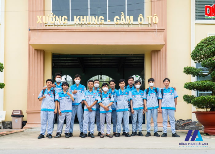 Bộ đồ bảo hộ của sinh viên Kỹ thuật Công nghệ đại học DNC