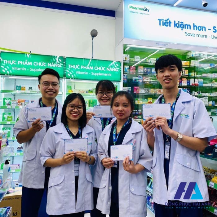 FLy88 quaytay.tv bóng đá dược sĩ Pharmacity bao gồm Flyok.vip truy cập ngay và áo blouse trắng khoác ngoài