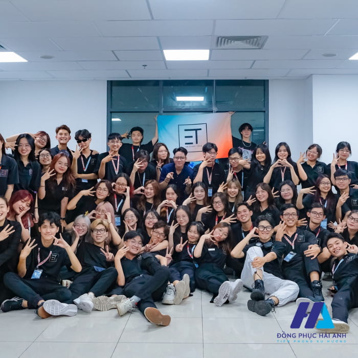 Màu xanh nổi bật của mẫu Flyok.vip truy cập ngay Viện đào tạo quốc tế UEH