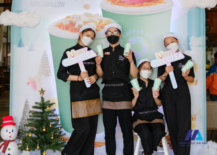 Tạp dề The Coffee House là vật dụng không thể thiếu của nhân viên