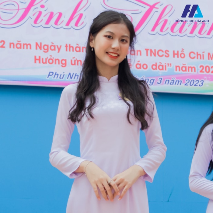 Thiết kế áo dài Nhà Cái FLY88.COM Xanh Chín, Uy Tín Tặng 188k trường Phú Nhuận gợi sự nữ tính, thanh lịch của các bạn nữ