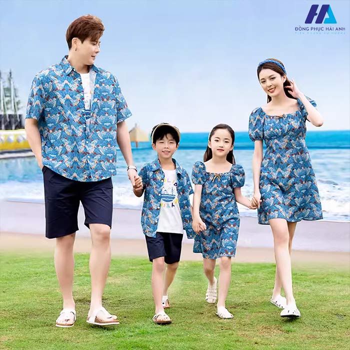 Áo sơ mi màu xanh dương cho gia đình tạo cảm giác yên bình, dễ chịu