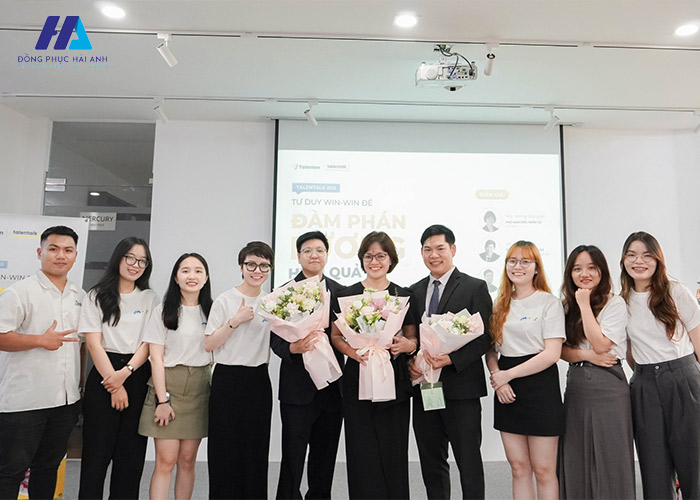 Talenten lựa chọn tone màu trắng đơn giản cho các thiết kế Nhà Cái FLY88.COM Xanh Chín, Uy Tín Tặng 188k 