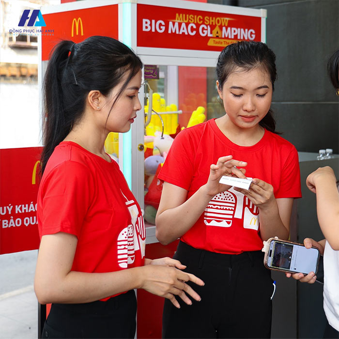 Trẻ trung và năng động với mẫu Fly88 com giải trí trực tuyến cổ tròn McDonalds
