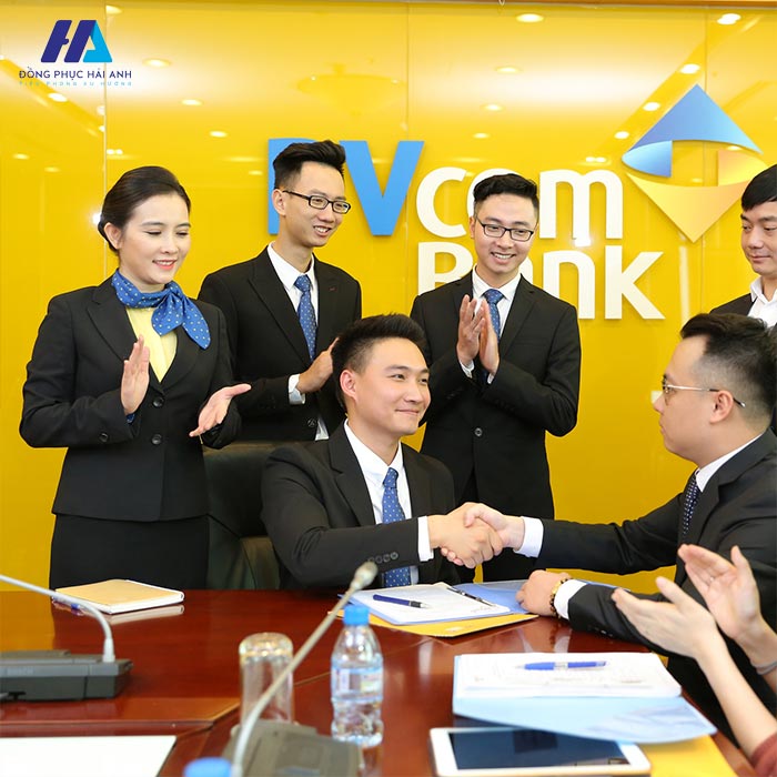 FLy88 quaytay.tv bóng đá áo vest lịch thiệp, sang trọng của ngân hàng PVcombank 