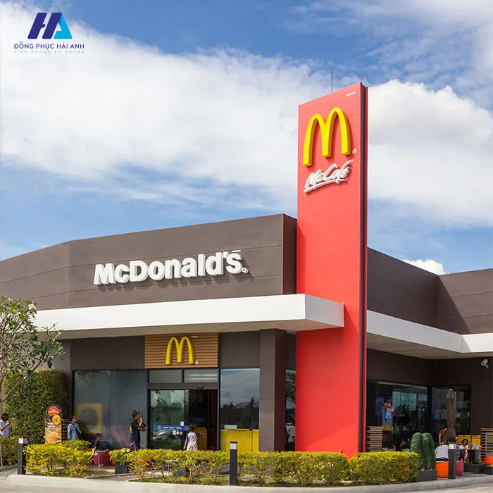 McDonalds là thương hiệu bán đồ ăn nhanh nổi tiếng trên thế giới 