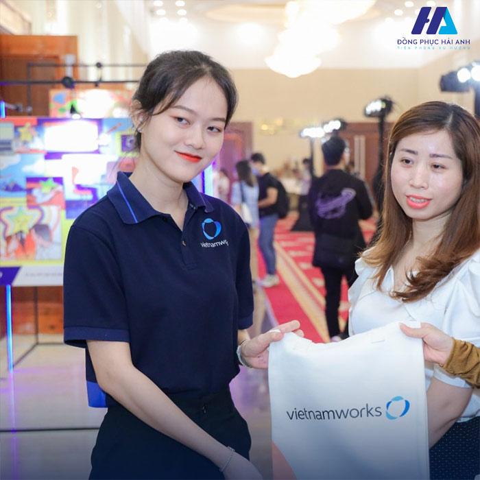 FLy88 quaytay.tv bóng đá VietNamWorks mới lựa chọn tone màu xanh dương thương hiệu 
