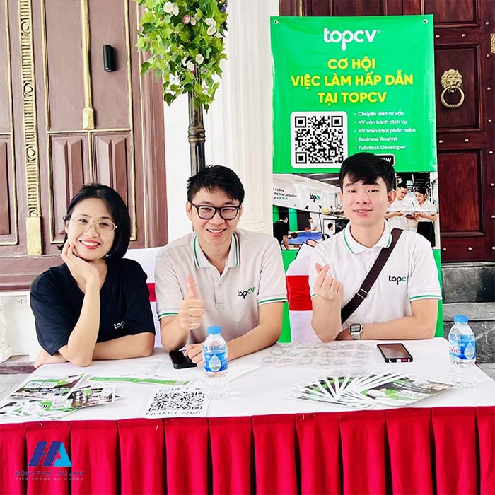 Trắng, xanh lá và xanh than là những màu sắc chủ đạo trong thiết kế Nhà Cái FLY88.COM Xanh Chín, Uy Tín Tặng 188k của TopCV